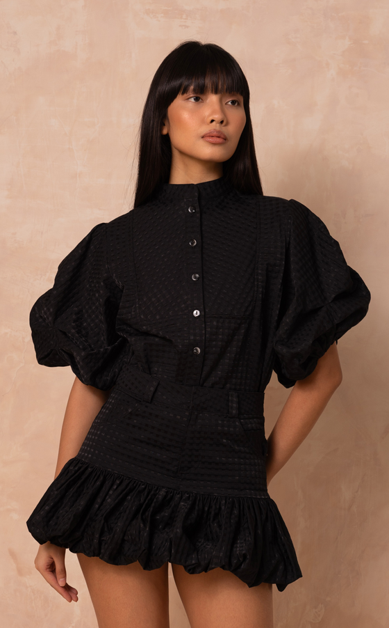 CAMIA TOP - BLACK SEERSUCKER